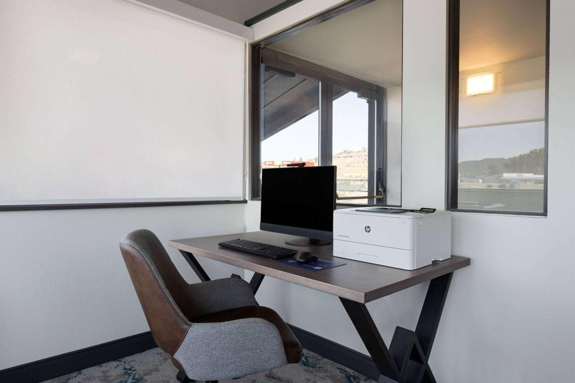 Super 8 by Wyndham Columbus Hotel Bagian luar foto
