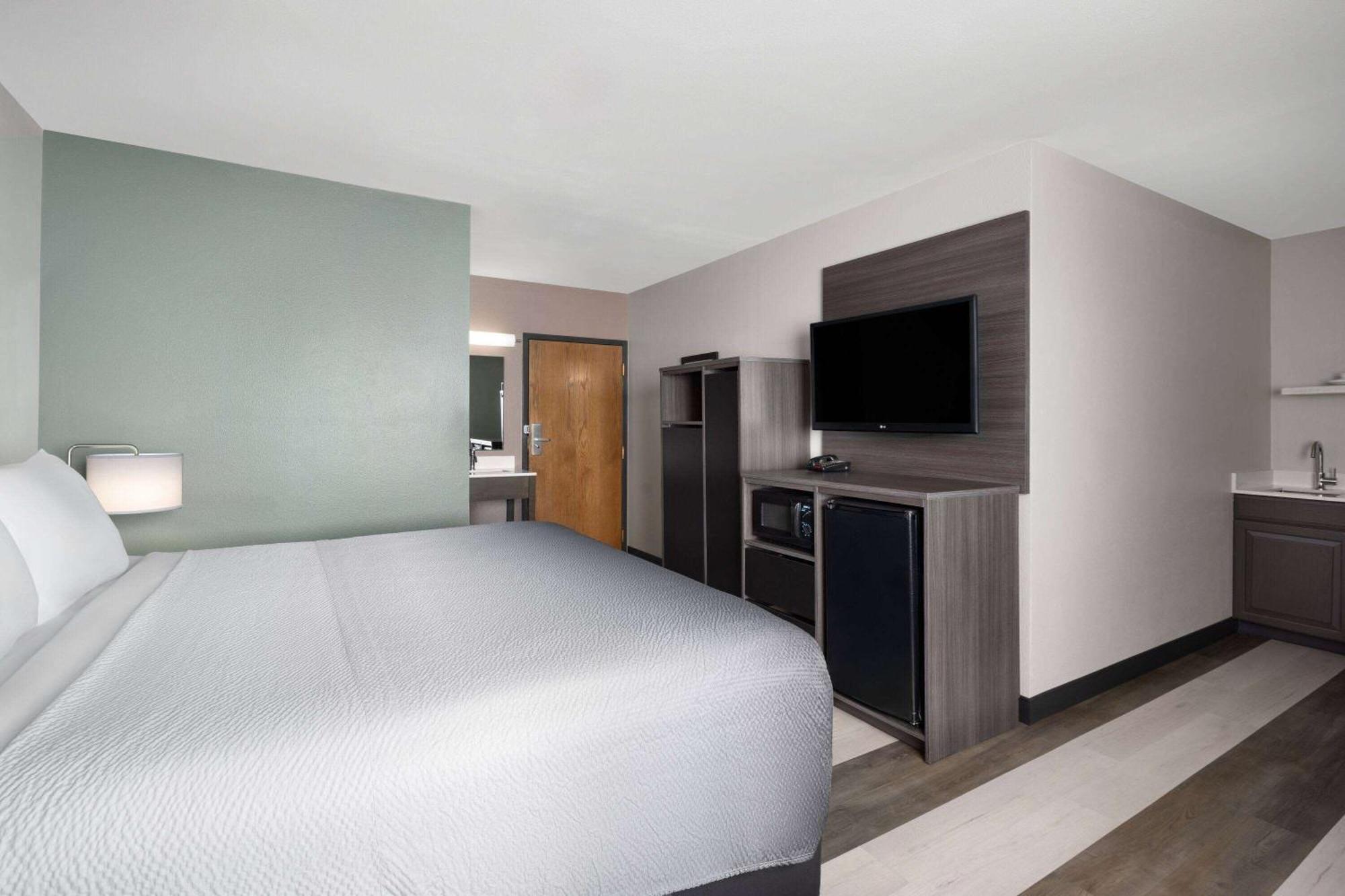 Super 8 by Wyndham Columbus Hotel Bagian luar foto