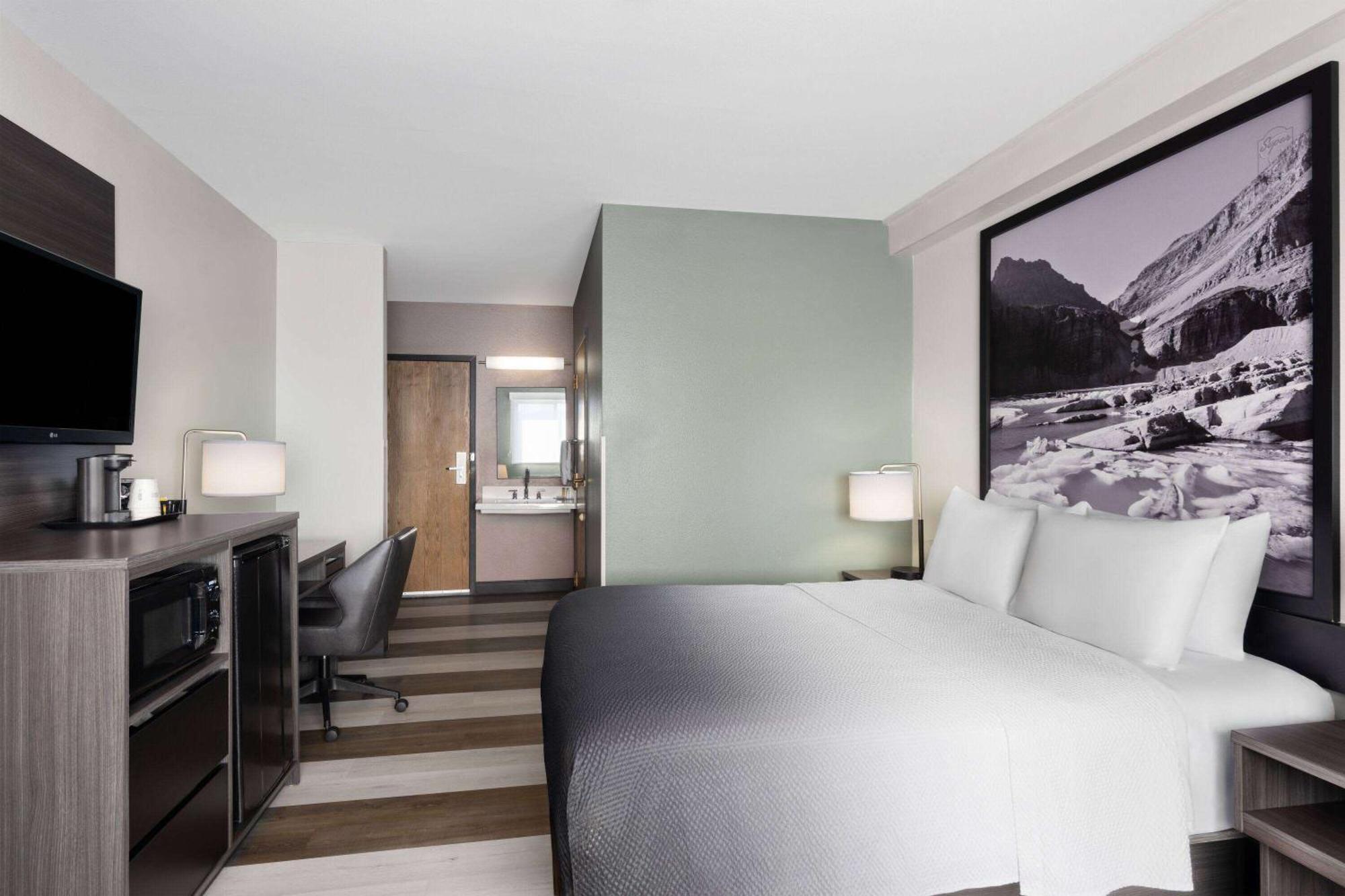 Super 8 by Wyndham Columbus Hotel Bagian luar foto