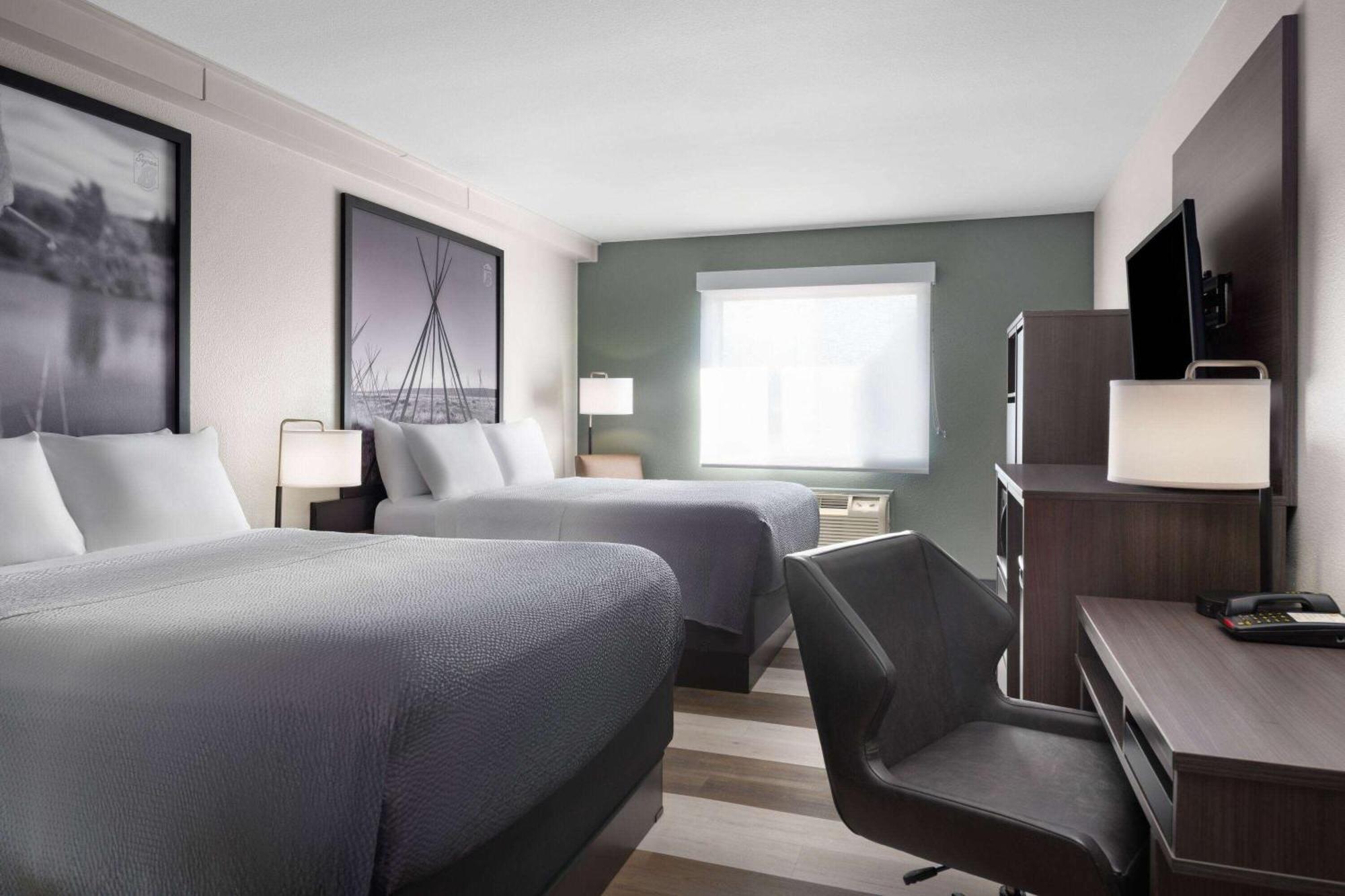 Super 8 by Wyndham Columbus Hotel Bagian luar foto