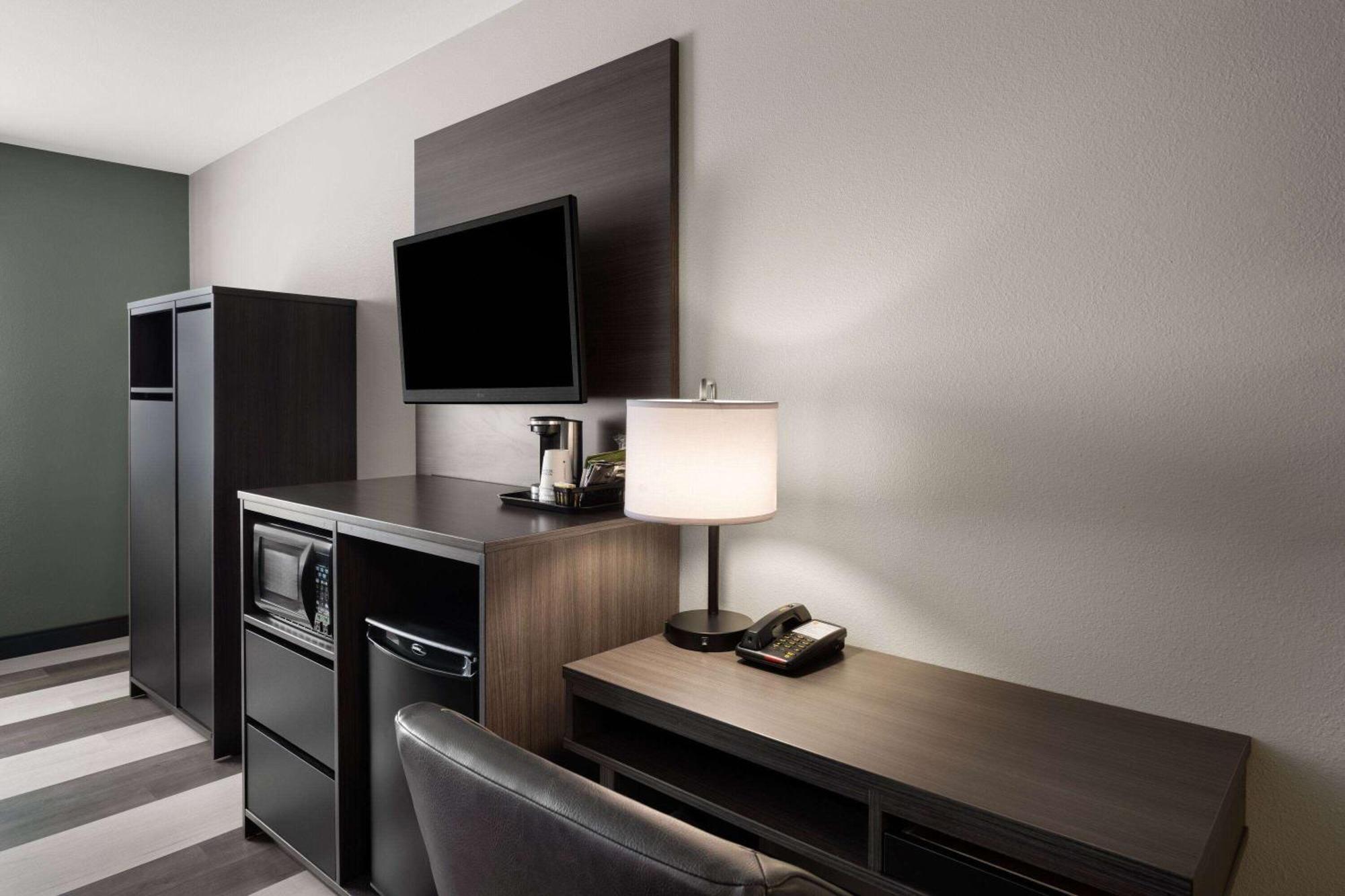 Super 8 by Wyndham Columbus Hotel Bagian luar foto