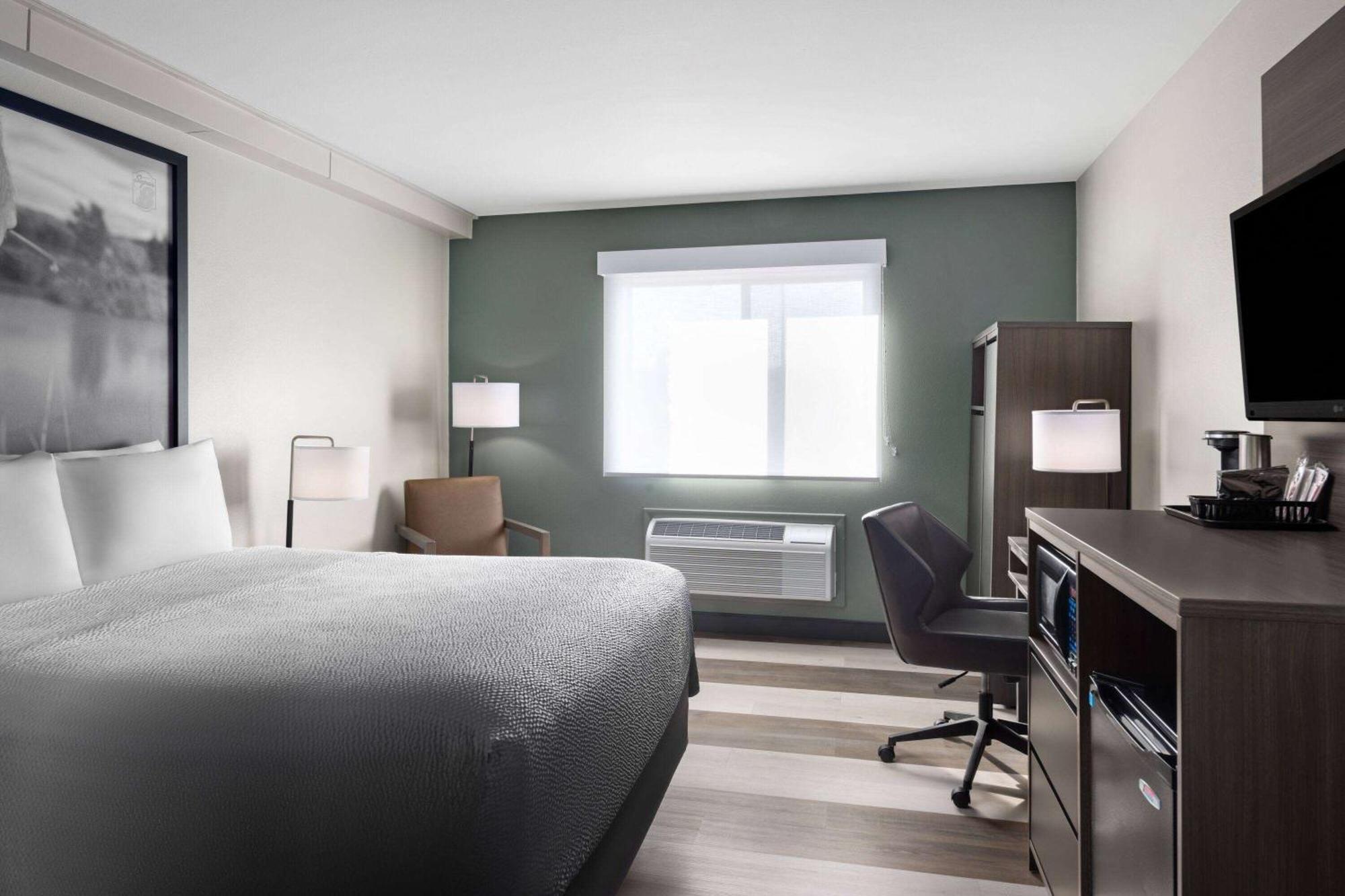 Super 8 by Wyndham Columbus Hotel Bagian luar foto