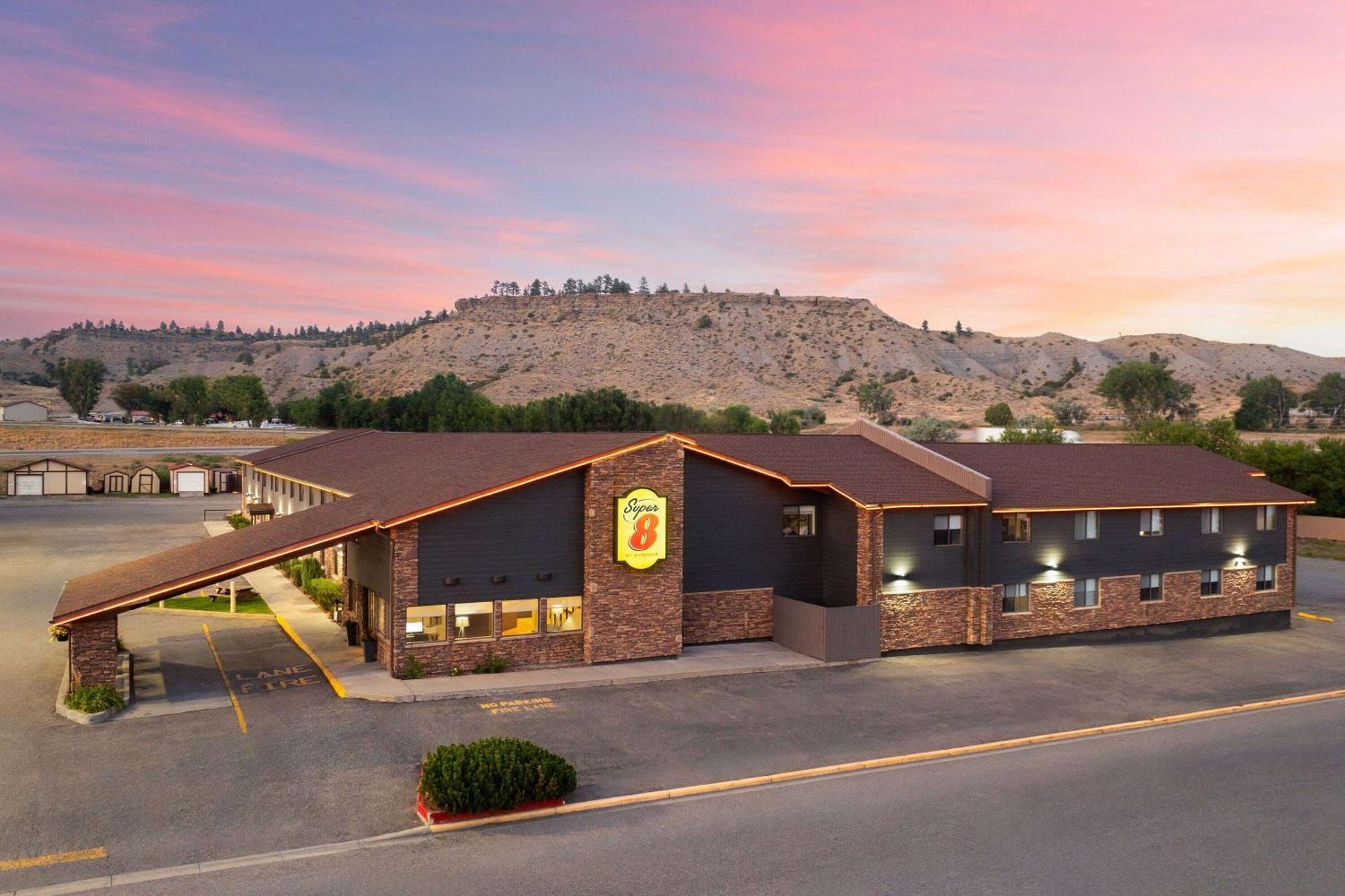 Super 8 by Wyndham Columbus Hotel Bagian luar foto